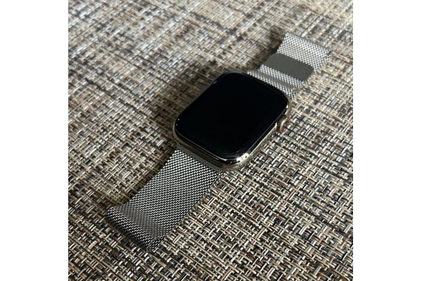 Apple Watch 7 45mm Silver Stainless Steel Case with Silver Milanese Loop