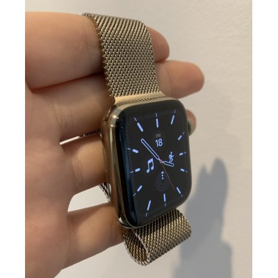 Apple Watch 8 45mm Gold Stainless Steel Case with Gold Milanese Loop