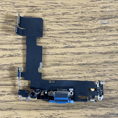iPhone 13 Charge Flex Pulled